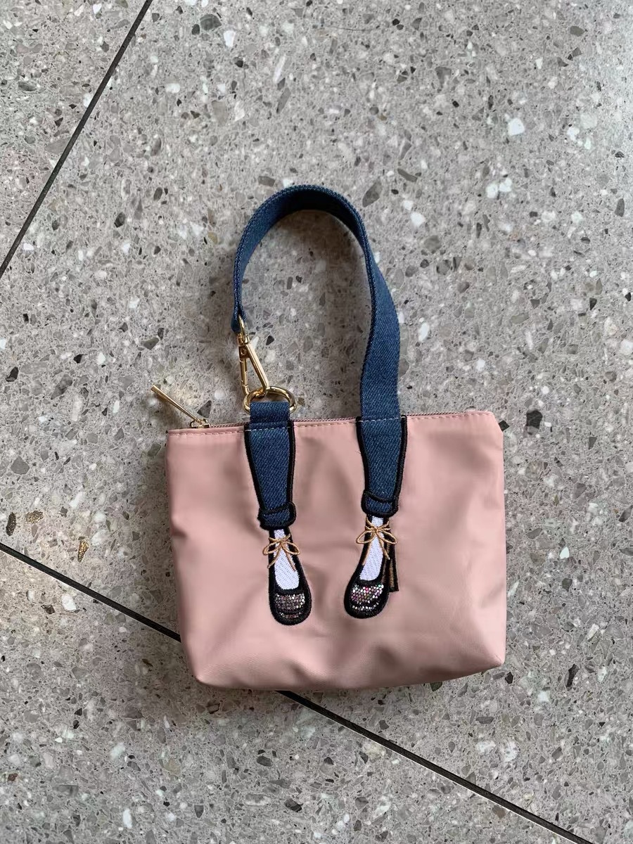 Sac à main brodé tendance en n - Phone Accessories Hanging avis et prix