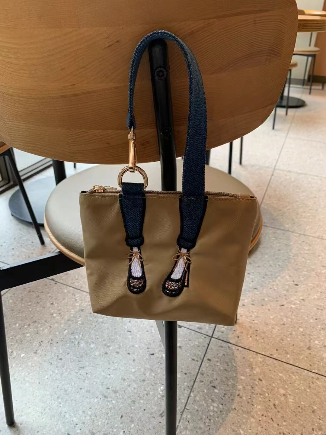 Sac à main brodé tendance en n - Phone Accessories Hanging avis et prix