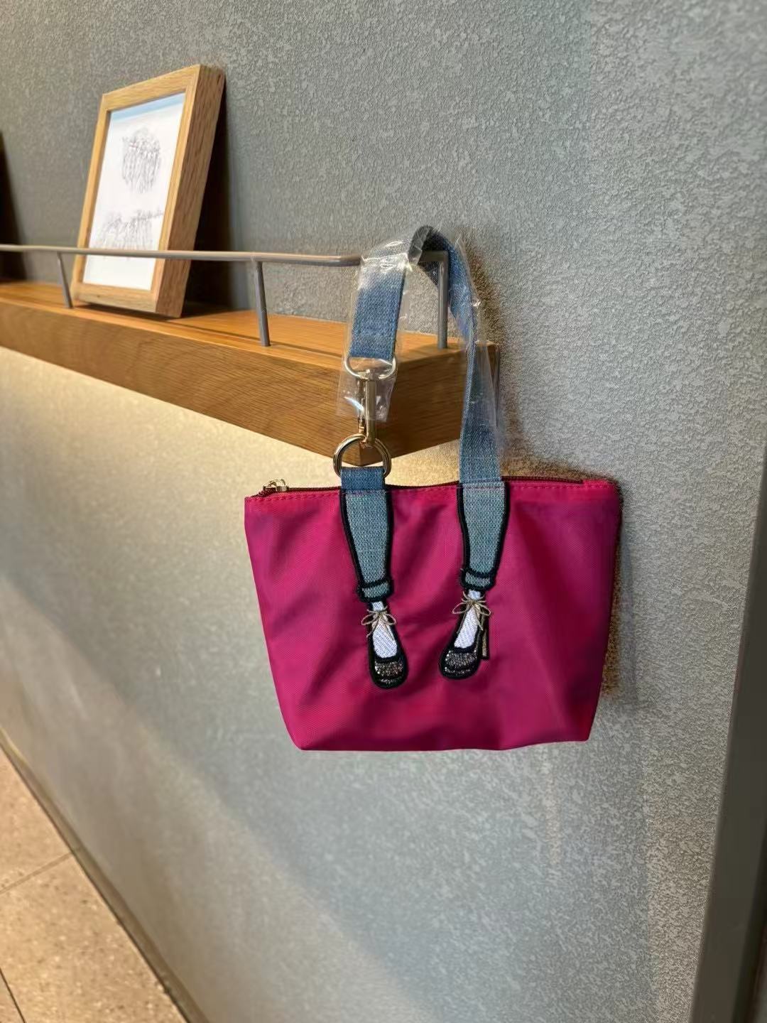 Sac à main brodé tendance en n - Phone Accessories Hanging avis et prix